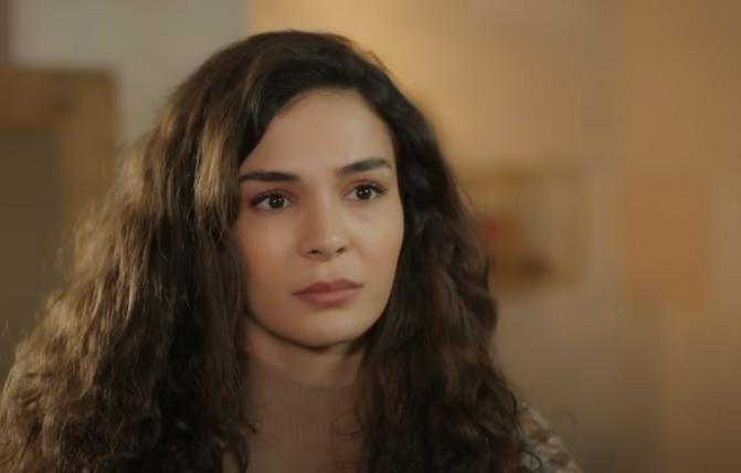 Actrița care o interpretează pe Reyyan din telenovela turcească &quot;Hercai&quot;