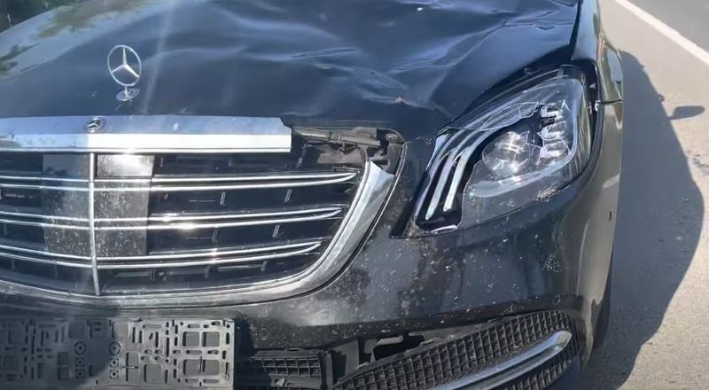 Mașina lui Jador, făcută praf Mașina lui Jador, făcută praf