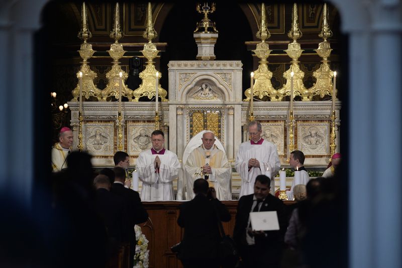 Papa Francis, îndemn la rugăciune în august
