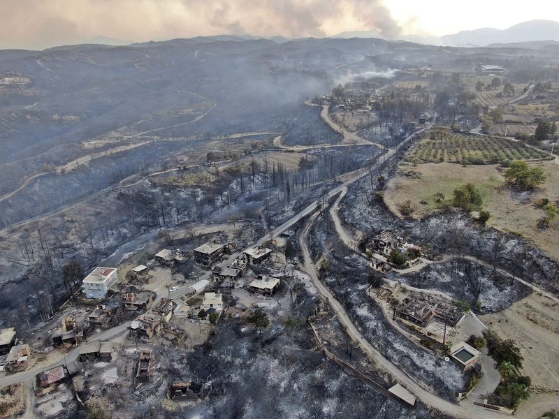 Hoteluri de vacanță din Turcia,  evacuate din cauza incendiilor