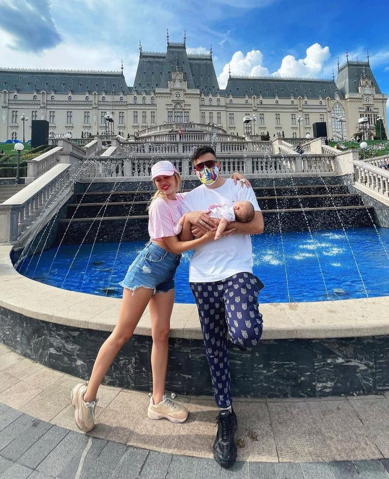 Emily Burghelea și Andrei &icirc;și vor creștina fetița &icirc;n septembrie