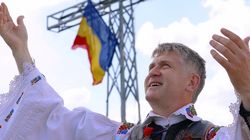 Cristian Pomohaci a scăpat de condamnarea la închisoare cu ajutorul unui fost PSD-ist! Preotul-cântăreț a plătit o sumă uriașă pentru a-și curăța dosarul!