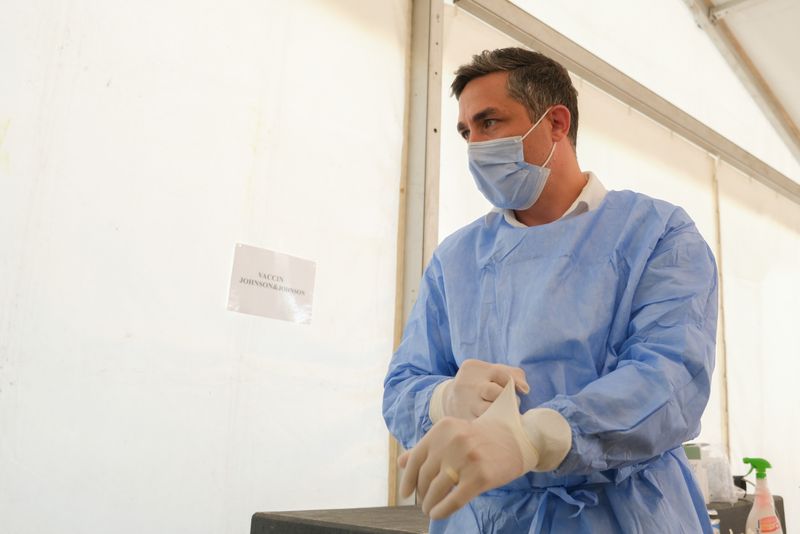 Valeriu Gheorghiță, apel către rom&acirc;ni să se vaccineze anti-Covid-19