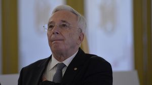 Mugur Isărescu