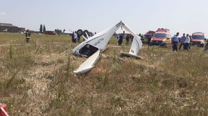Un avion s-a prăbuşit pe un câmp din Chitila!
