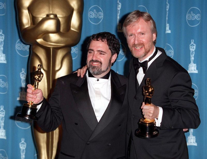Câți bani a câștigat James Cameron pentru filmul Titanic