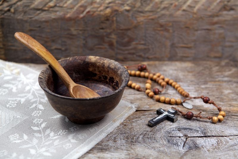 De ce se ține post miercurea și vinerea. Care sunt beneficiile acestui ritual