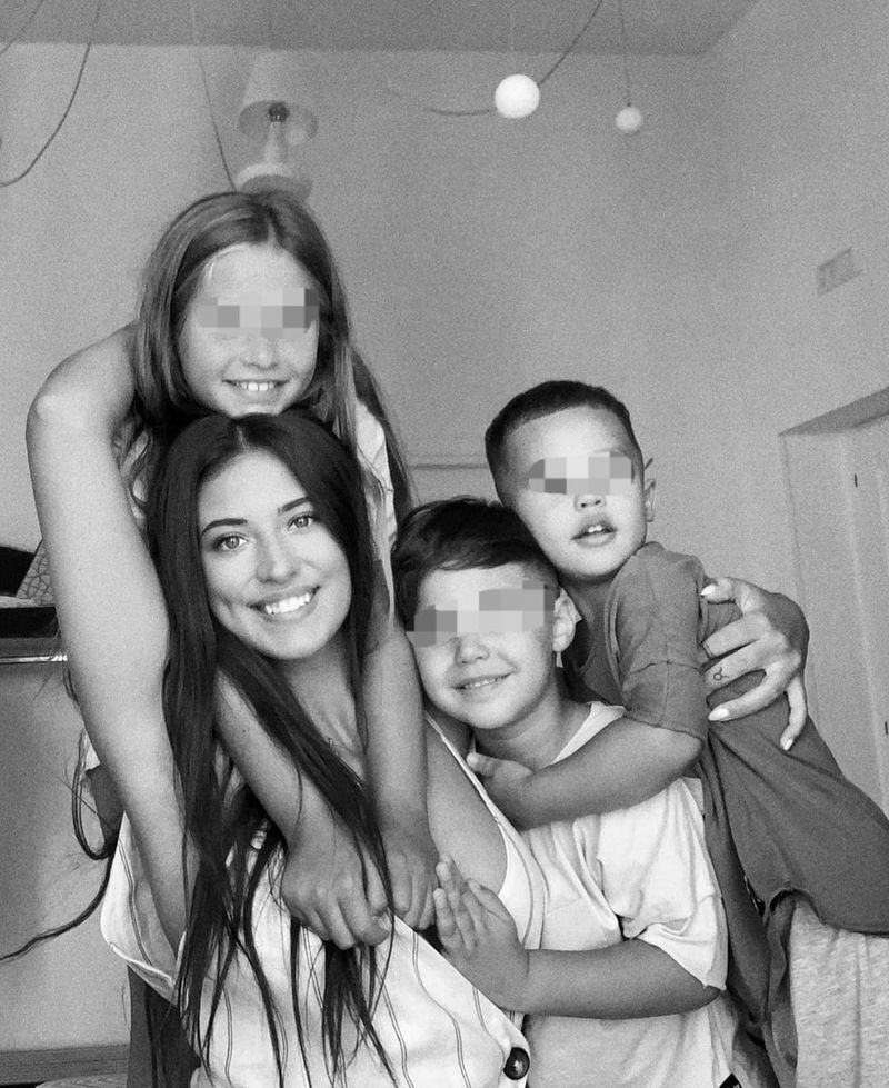 Maya locuiește &icirc;n Italia, cu tatăl ei