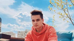 Selly a dat-o-n bară la concertul lui Tyga: ”Zici că m-am bătut cu zece interlopi”. Vloggerul s-a ales cu o rană de toată ”frumusețea”