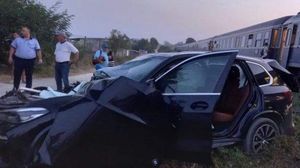 Un tren care circula spre Constanța a intrat într-o mașină! 