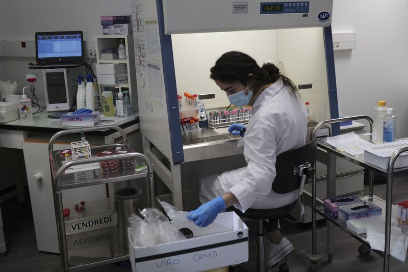 OMS monitorizează o nouă variantă a coronavirusului. Varianta ”Mu” a fost descoperită în Columbia