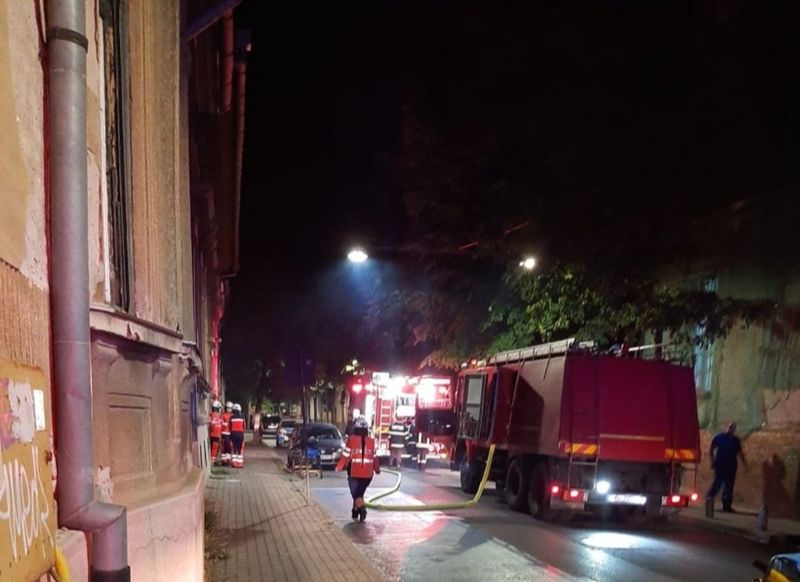 Imagine de la locul incendiului 6 victime au avut nevoie de îngrijiri medicale