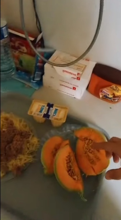 Românul care se filmează după gratii