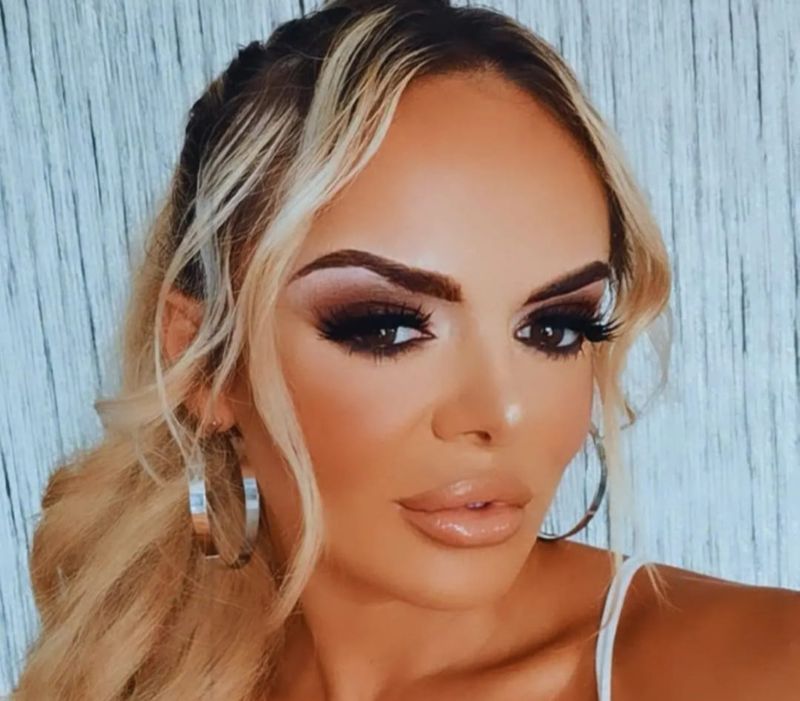 Simona Hapciuc Simona Hapciuc a fost părăsită de ambii părinți