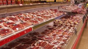 Un bărbat din Craiova a murit la coadă la pui!