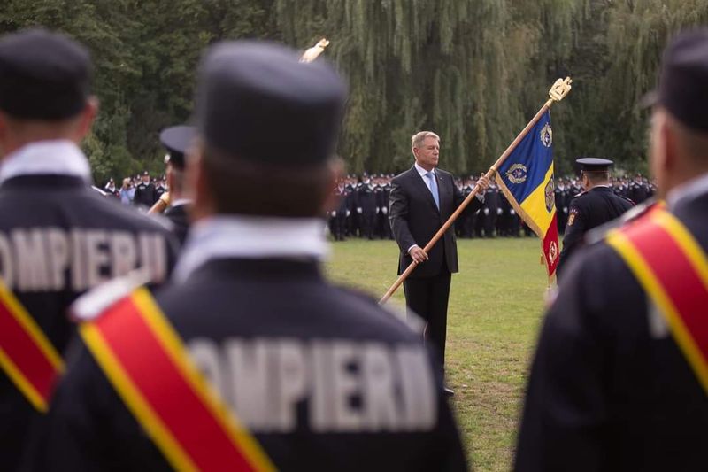Președintele României a ținut ceremonia de decorare chiar de Ziua Pompierilor