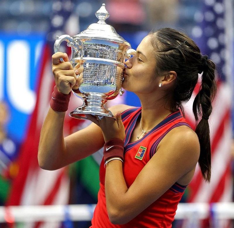 Emma Răducanu, vedeta momentului &icirc;n tenis. Performanță incredibilă la 18 ani
