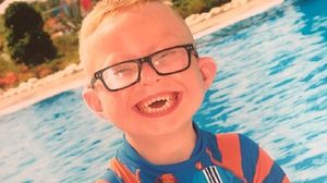 Un băiețel de 8 ani din UK a decedat din cauza unei meningite nedescoperite la timp