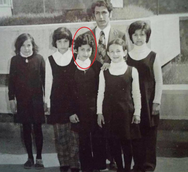 Taner Olmez, alături de colegi în copilărie Protagonistul serialului Doctorul minune, alături de prieteni în copilărie
