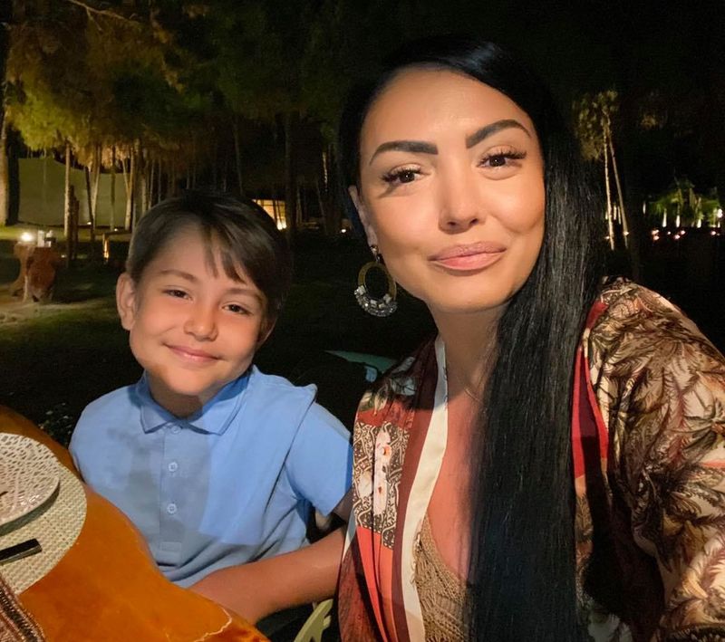 Andreea Mantea aniversează cei 35 de ani la malul mării