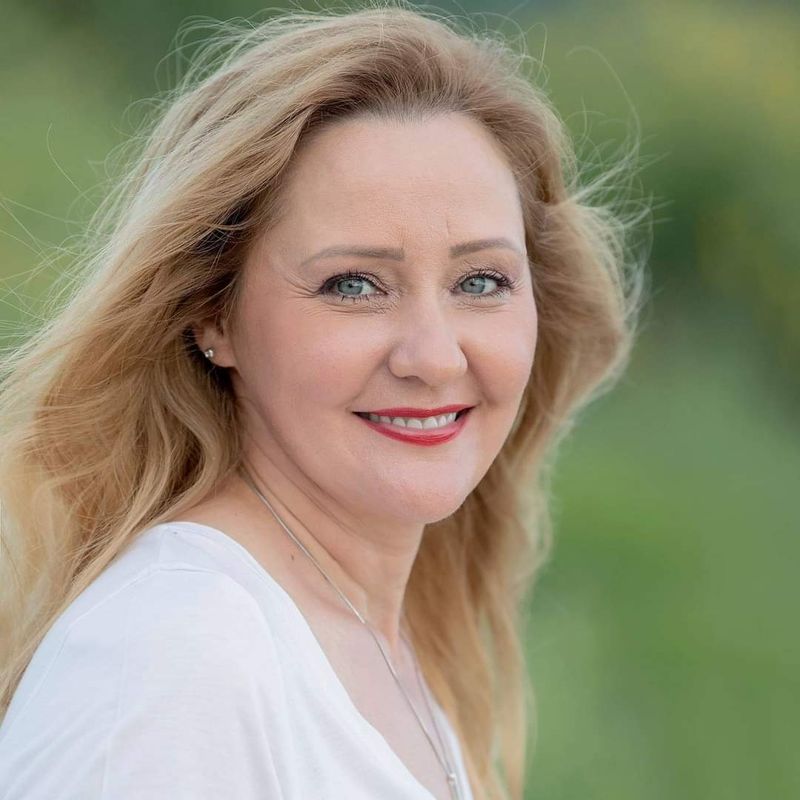 Elena Lasconi a declarat că nu știa de divorțul celor doi