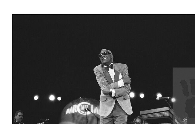 Cum a orbit Ray Charles