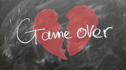 HOROSCOPUL dragostei: Aceste zodii nu se pot rupe de trecut. Care sunt cele mai nepăsătoare și cele mai afectate zodii?