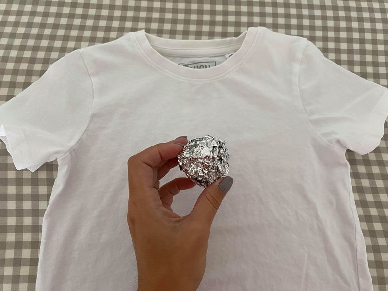 Aluminiul ajuta ca hainele să nu se mai electrizeze