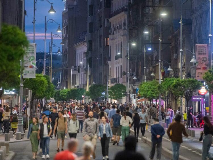 Străzile din centrul Bucureștiului nu mai devin pietonale în weekend