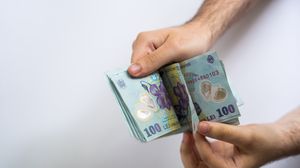 Cu cât crește salariul minim pe economie în 2022