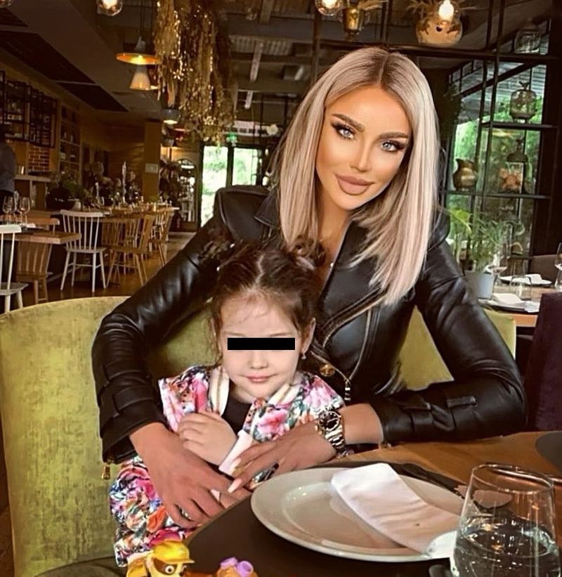 Bianca Drăgușanu și Sofia 