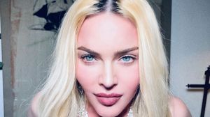 Madonna și-a arătat posteriorul în direct la tv!