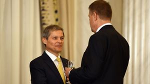 Klaus Iohannis l-a desemnat pe Dacian Cioloș premier al României
