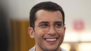 Actorul Firat Altunmeşe dă viață personajului Demir în serialul "Doctorul minune"