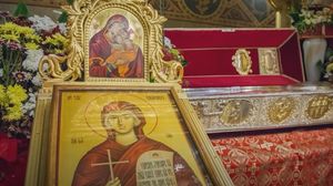 Calendar Creștin Ortodox 14 octombrie 2021. Sfânta Cuvioasă Parascheva de la Iași. Este sărbătoare cu cruce roșie astăzi
