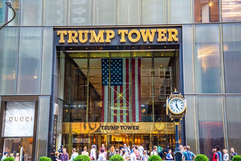 Pandemia COVID-19 l-a lăsat pe Donald Trump mai sărac