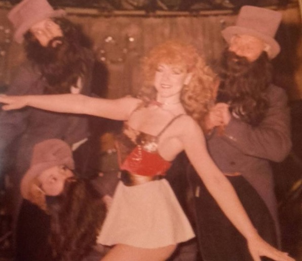 Povestea fabuloasă a Mariei Vasile! De la fostă balerină, instructor de dans, la poet premiat și regizor de platou la Kanal D