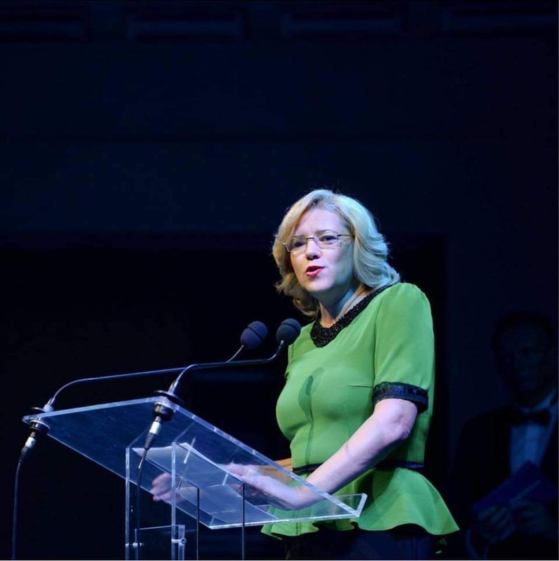 Corina Crețu a fost implicată într-un scandal amoros cu Powell, după ce email-ul politicianului a fost spart