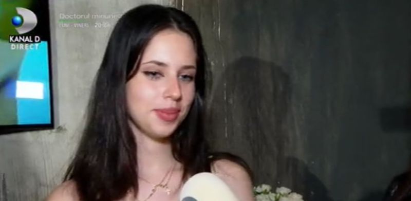 Violeta Bănică, fiica Andreei Marin, studiază la o școală privată