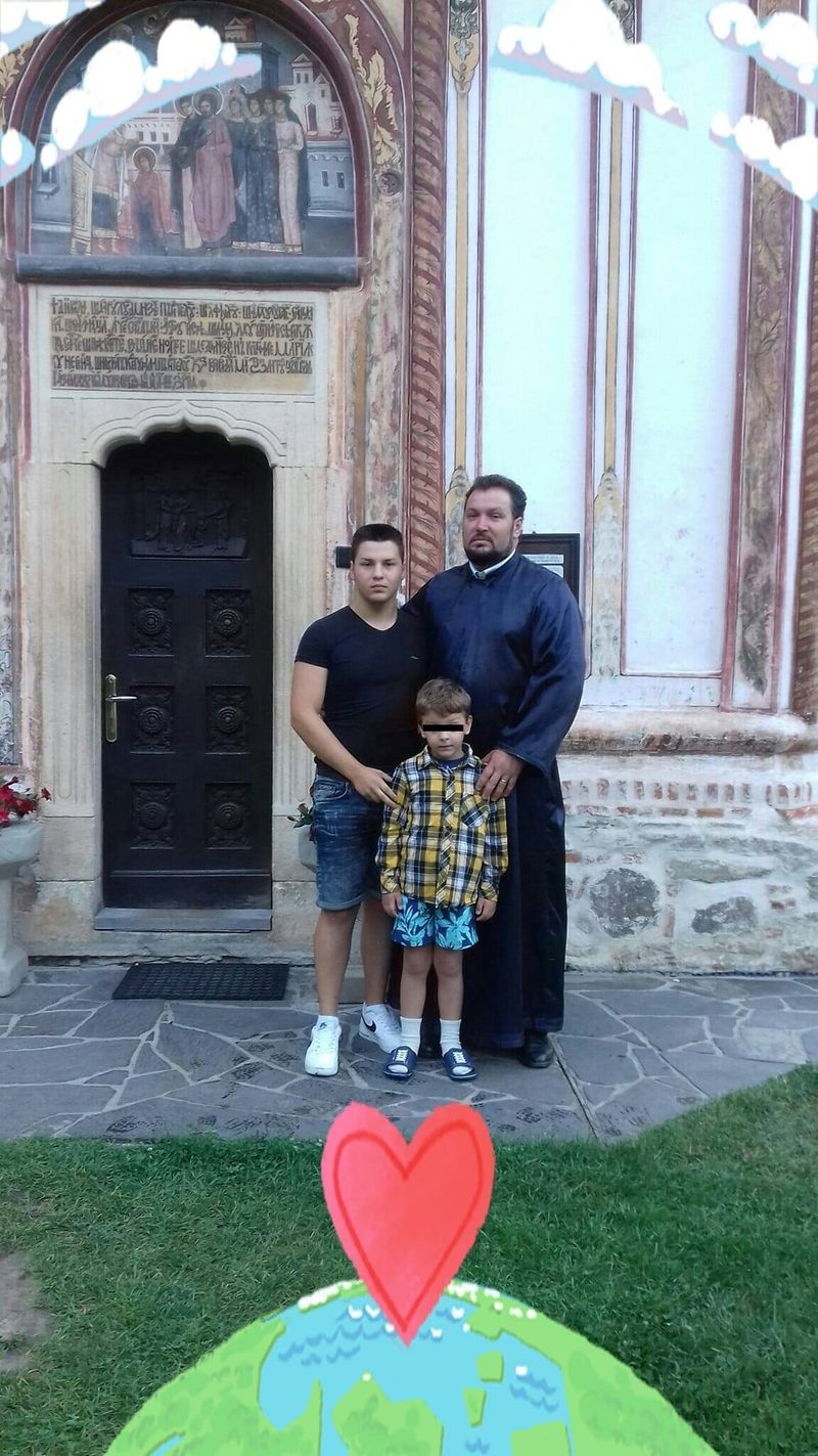 Preotul Aurel Dolea și băieții săi 