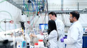 Câțiva cercetători români anunță când va fi atins platoul valul patru 