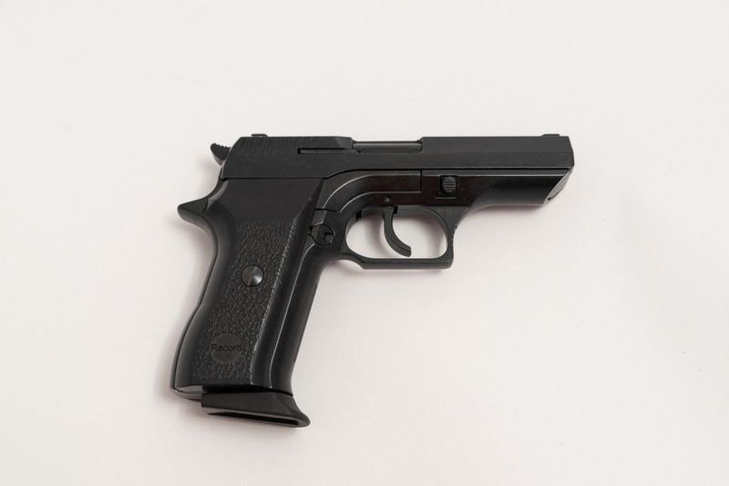 Anamaria Prodan, pistol