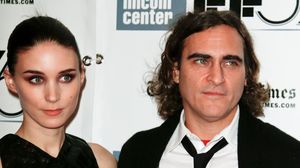 Cât de frumoasă este Rooney Mara, iubita lui Joaquin Phoenix