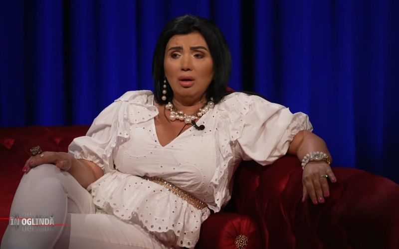 Adriana Bahmuțeanu a fost agresată de &icirc;nvățătoare &icirc;n timpul școalii