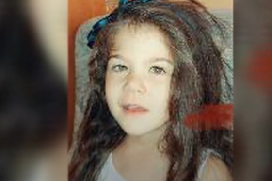 Fetita moarta
