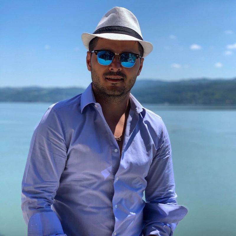Liviu V&acirc;rciu 