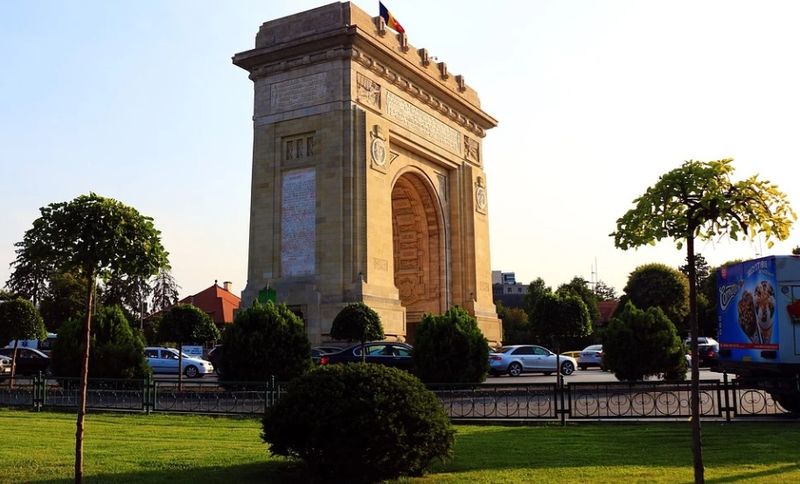 Zile libere &icirc;n NOIEMBRIE 2021. Minivacanță la sf&acirc;ritul lunii: Rom&acirc;nii, punte de legătură &icirc;ntre weekend și zilele de 30 noiembrie și 1 Decembrie