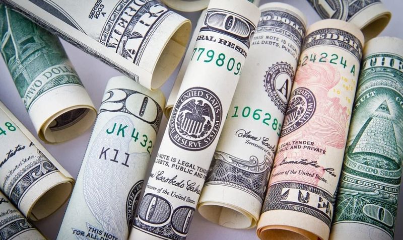 Curs valutar BNR, joi, 4 noiembrie 2021. Cotațiile pentru pricipalele monede: Euro, Dolar, Lira sterlină şi Francul elveţian