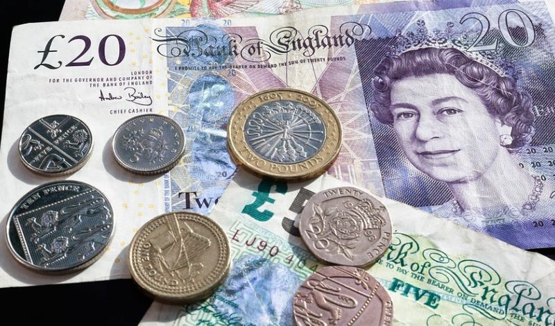 Curs valutar BNR, joi, 4 noiembrie 2021. Cotațiile pentru pricipalele monede: Euro, Dolar, Lira sterlină şi Francul elveţian