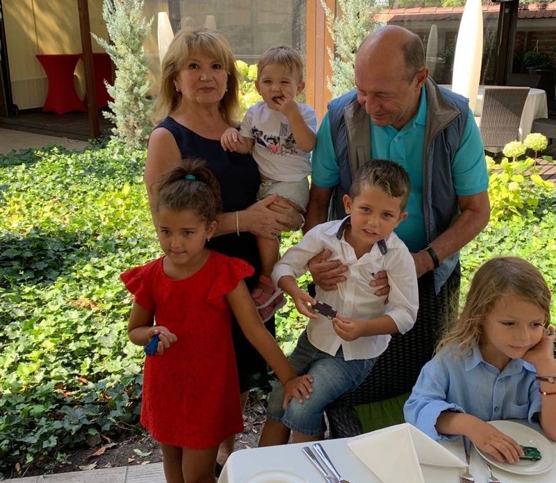 EXCLUSIV! Traian Băsescu, de vorbă cu WoWbiz.ro în ziua în care împlinește 70 de ani: &quot;Cel mai frumos lucru primit de la viață sunt nepoții&quot;